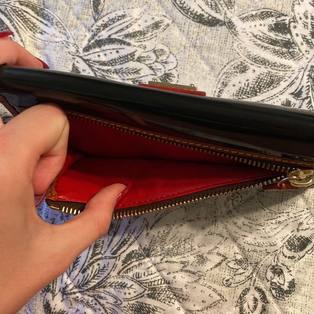 Dooney & Bourke Black Patent Continental Clutch - Picture 4 of 9